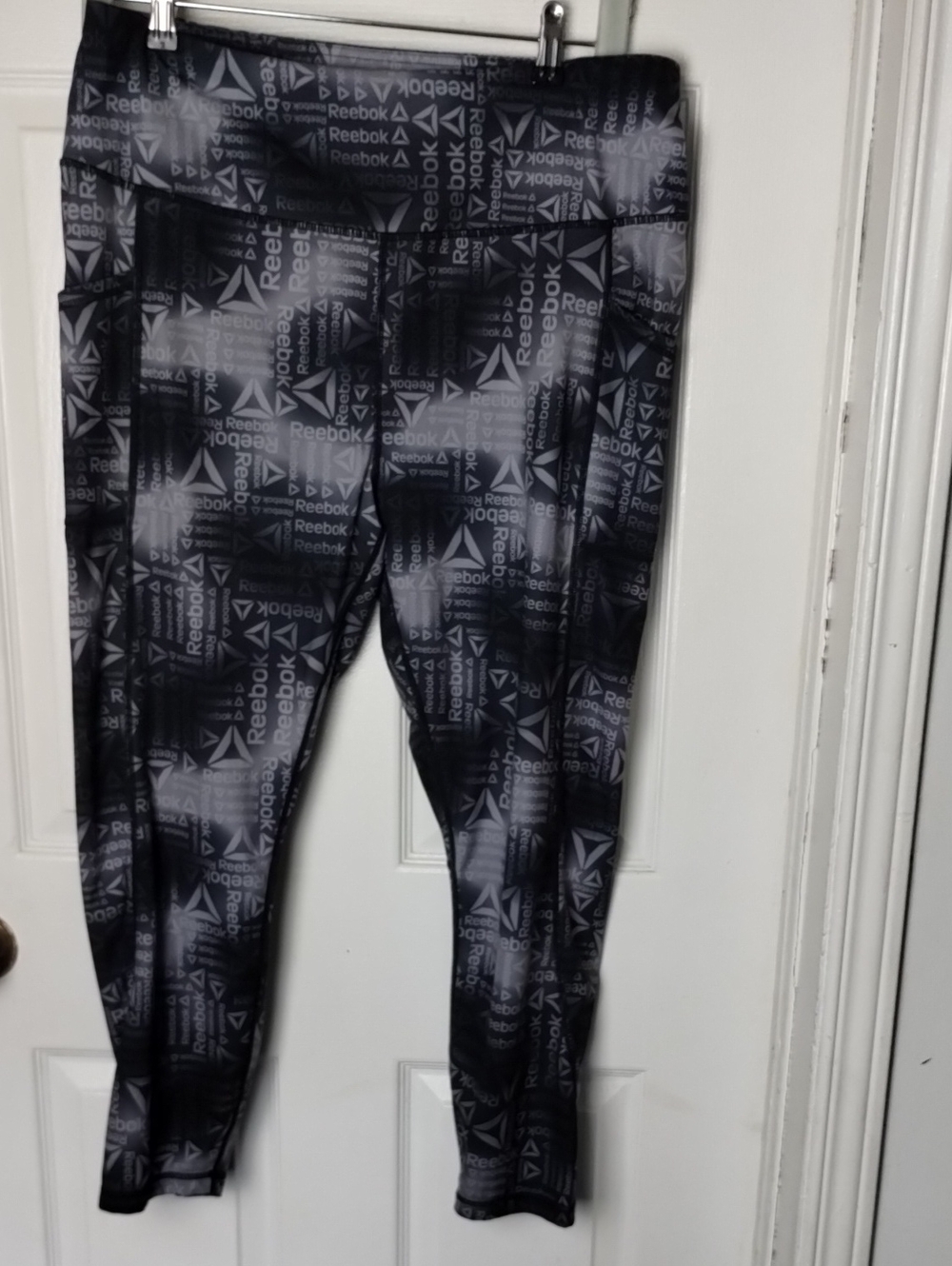 Reebok Black & Gray Logo-Print Girls' Athletic Leggings